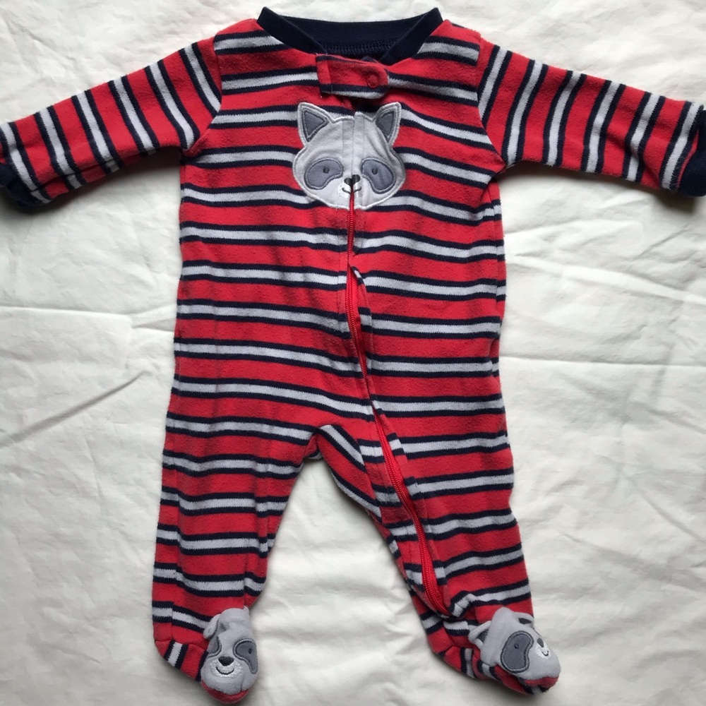 Footed sleeper with zipper